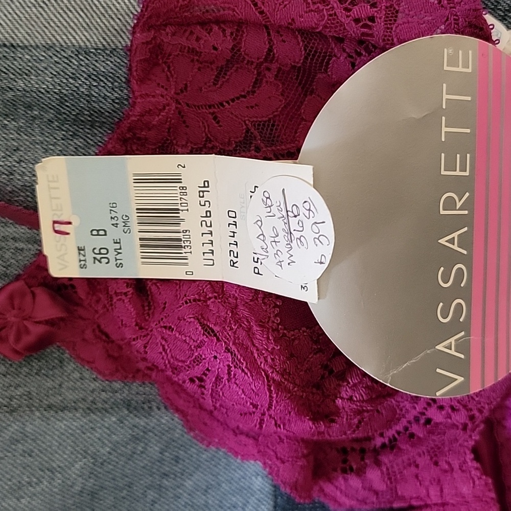 Olga/Vassarette Bras 36B - Picture 2 of 5